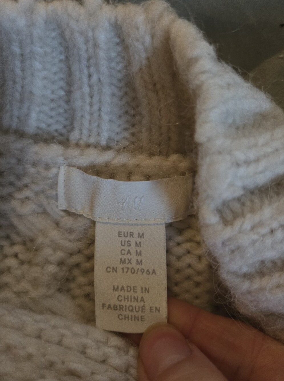 H&M | Cream Chunky Cable Knit Oversized Sweater, Size M - Picture 5 of 9